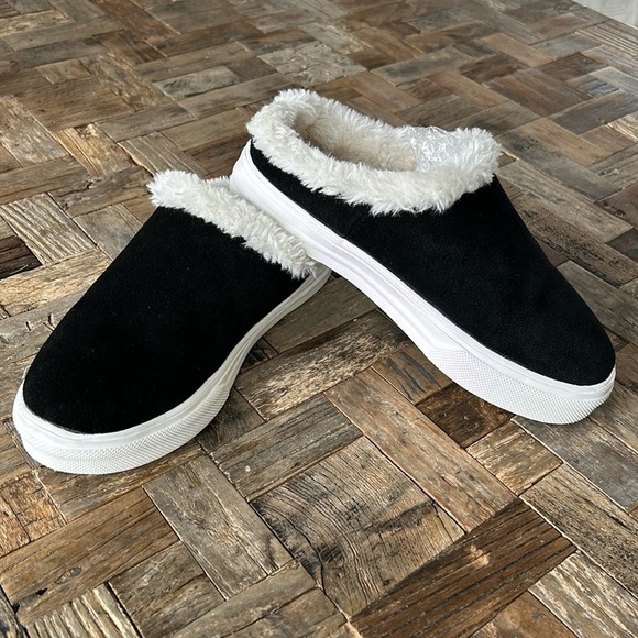 Minnetonka Women’s Zella Clog Mule Shoes NWT - Picture 1 of 9